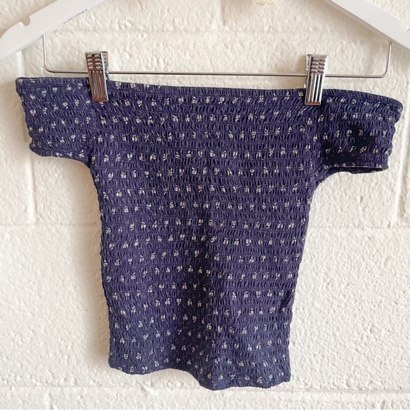 Guess Off-Shoulder Crop Top - Picture 9 of 12